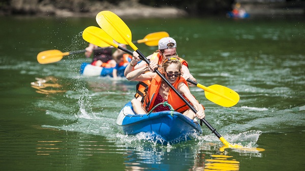 Chèo Kayaking trên vịnh Hạ Long